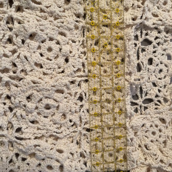 HAND MADE CROCHET WOMEN'S/TEEN CREAM SWEATER XS/S - Picture 3 of 6